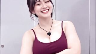 Lincah nya goyang gadis manis