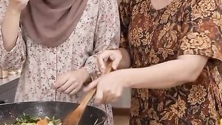 MERTUA VS MENANTU