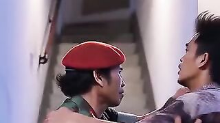 Petugas menghajar preman jalanan