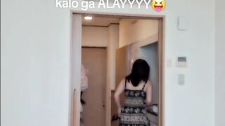 Masak sambil dengerin musik.