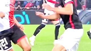 Momen Lucu & Konyol di Sepak Bola yang Bikin Geleng-Geleng Kepala! ⚽