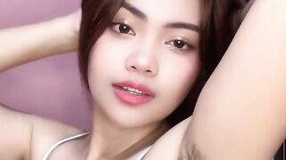 Gadis berbulu ketiak