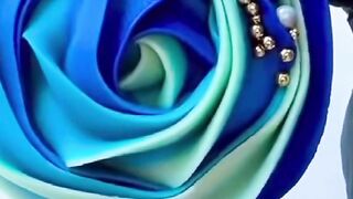 How to Pipe 3-Color Swirl Rose Cupcake with Wilton 2D Tip 🌹🧁