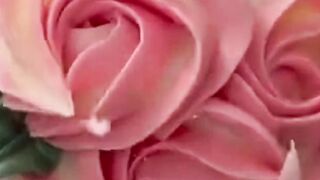 How to Pipe Beautiful Pink Rose Bouquet Cupcakes 🌸🧁