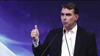 FLÁVIO BOLSONARO REAGE APÓS REVELAÇÃO DE VOO EM JATO LIGADO A VORCARO