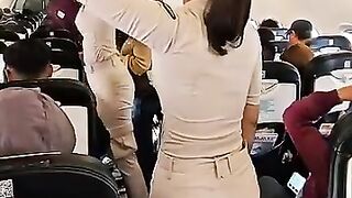 Arrange cabin luggage on boarding #trending #travel #viral #beautiful #flightattendant #best #cute.mp4
