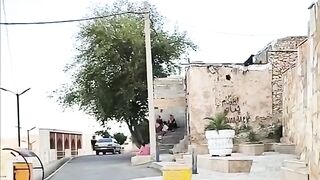 Anão fazendo parkour