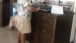 Anak main keyboard