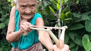 Di kerjain nenek sama ketapel