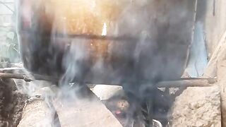 Masak pakai kayu bakar ☺️
