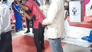 Ainda sim, estamos na igreja,