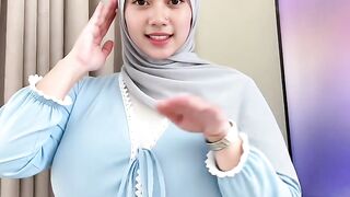 Wanita hijab berdada montok