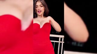Indian Girl Roshni Singhania Dance 2