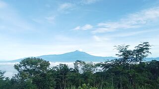 Pemandangan indah di pegunungan