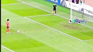Ketika Kiper Lupa Tugasnya di Lapangan: Momen Kocak Sepak Bola