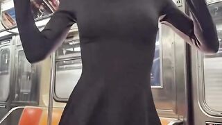 Si baju hitam yang eksotik