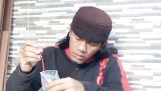 Kayaknya dia belum makan