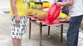 Pedagang Buah Ini Tertipu Orang Pintar! Sekali Belanja, Langsung Kabur Tanpa Bayar 😱
