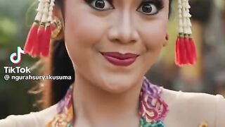 tari bumbung bali