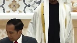 Video pemimpin negara yang melakukan kerja sama antara pemimpin negara yang lain