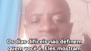 Os dias difíceis não definem quem você é.
