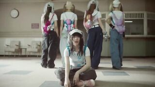 NewJeans (뉴진스) 'OMG' Official MV (Performance