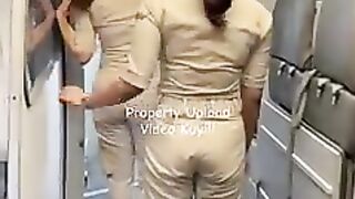 Pramugari Super Air Jet Menutup Pintu Pesawat.mp4