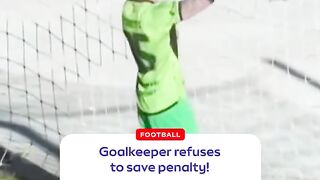 KIPER TOLAK HADANG PENALTI!
