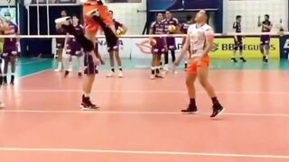 This volleyball player can fly in the air for 5 seconds 😂