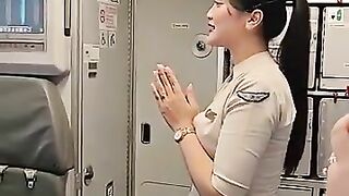 Pramugari Cantik Super Air Jet Menyambut Penumpang Masuk Pesawat 2