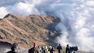 Mendaki gunung 4