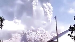 The Moment a Volcano Erupted — Everyone Stopped and Watched! 😱