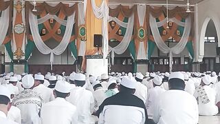 Suasana indah sholat berjamaah