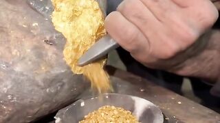 Amazing Find! Man Hand-Carves Pure Gold Directly from a Massive Ore Rock