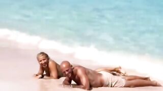 🐗 A Wild Pig Enjoys a Refreshing Beach Swim with Foreign Tourists in Labuan Bajo Descript