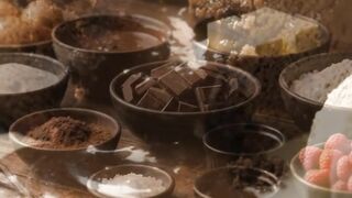 🍫🔥 **MOLTEN CHOCOLATE LAVA CAKE**