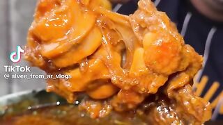 I Tried Giant Pakistani Siri Nihari For The First Time - Huge Beef Nalli & Brain Fry!