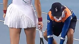 Raducanu and ballkid v BUG! 🤣.mp4