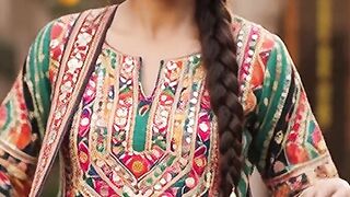 Pakistani Desi Girl Dhool Baja Rahi Hai 🥁🇵🇰 | Desi Village Vibes | Traditional Dhol Performance