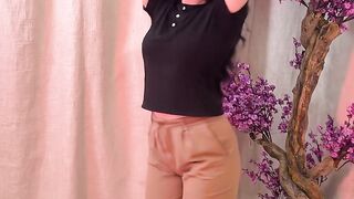 گھر کے کمرے میں اکیلی دیسی لڑکی کا رومانٹک ڈانس | Barefoot Dance Video