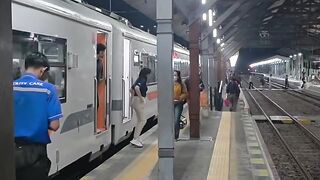 Suasan di stasiun kereta