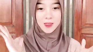 A beautiful woman in a hijab joins in on a viral TikTok dance. 3