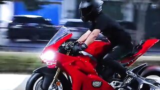“This Ducati Panigale V4 S Is Pure Insanity!”
