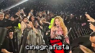 A SHAKIRA IGNOROU O CINEGRAFISTA