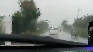 এই শহরের ভেজা রাস্তায়