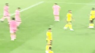 Messi cetak gol lewat tendangan bebas