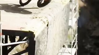 Skill sepeda motor trail