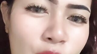 Curhat iya