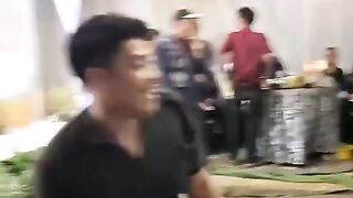 Joget di panggung rusuh