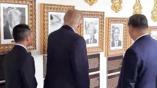 🤣🤣President Trump shows off the legendary Presidential Walk of Fame to President Xi.